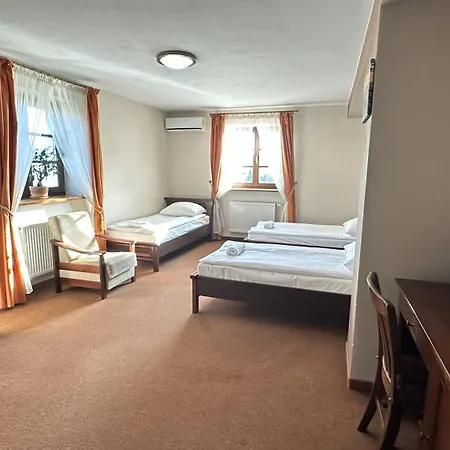 Alojamento de Acomodação e Pequeno-almoço Bobrowy Dwór 4*