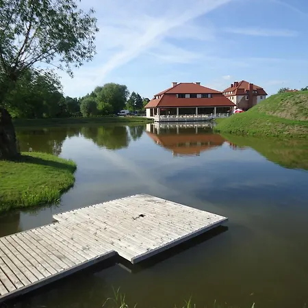 Bobrowy Dwór Alojamento de Acomodação e Pequeno-almoço 4*