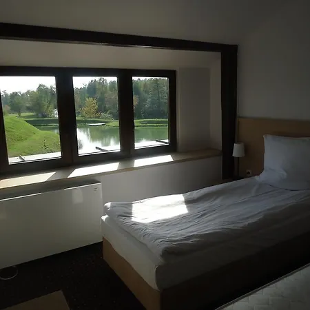 Bobrowy Dwór Alojamento de Acomodação e Pequeno-almoço Szelków Stary