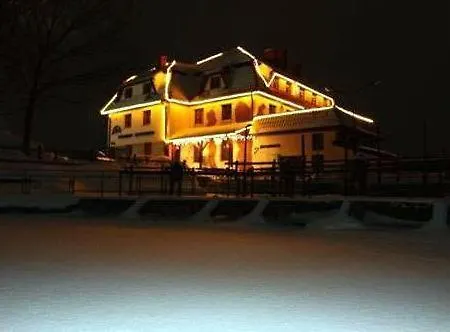 Alojamento de Acomodação e Pequeno-almoço Bobrowy Dwór Szelków Stary