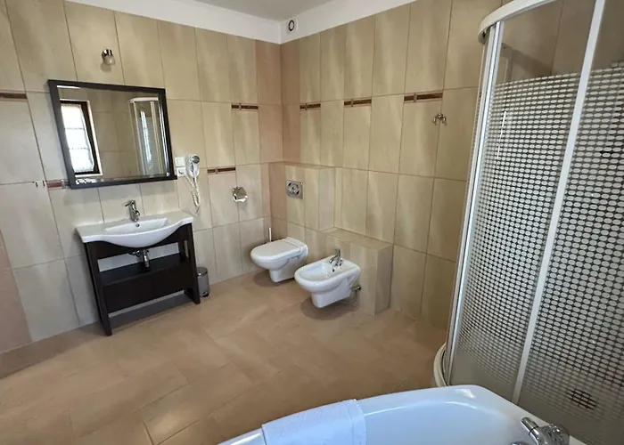 Bobrowy Dwór Nocleg ze śniadaniem 4*